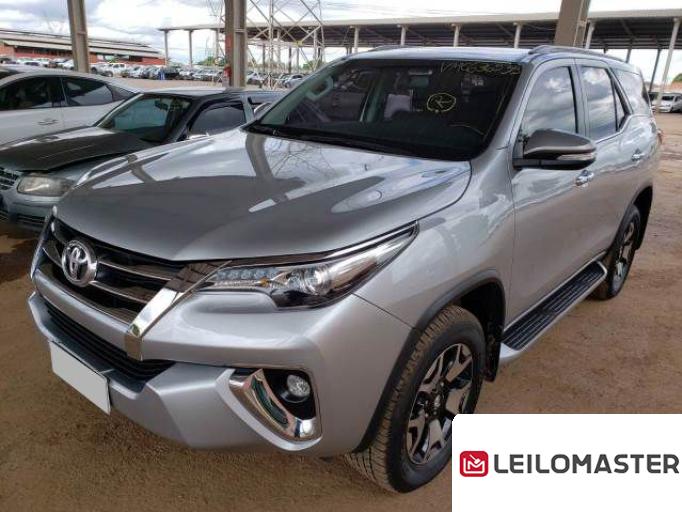 TOYOTA HILUX SW4 16/16