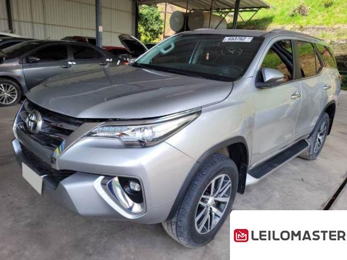 TOYOTA HILUX SW4 17/17