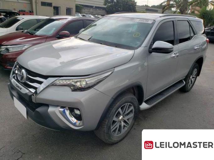 TOYOTA HILUX SW4 19/19